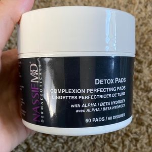 NEW complexion perfecting detox pads